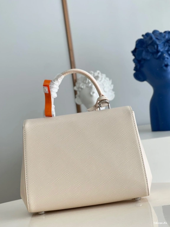 LOUIS CHANELUNY BB VUITTON 0521
